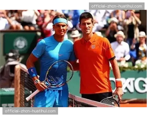 现场：科罗拉多雪崩队小球迷用球杆挡出界外重击，慢镜头回放引发全场欢呼